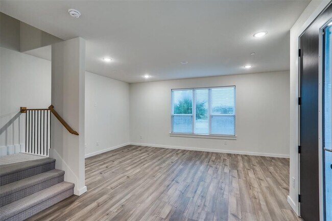 Building Photo - 1770 Thornton Dr