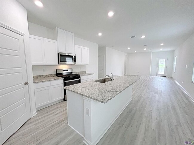 Building Photo - 4 Bedroom House NEAR LSU - Hunters Trace- ...