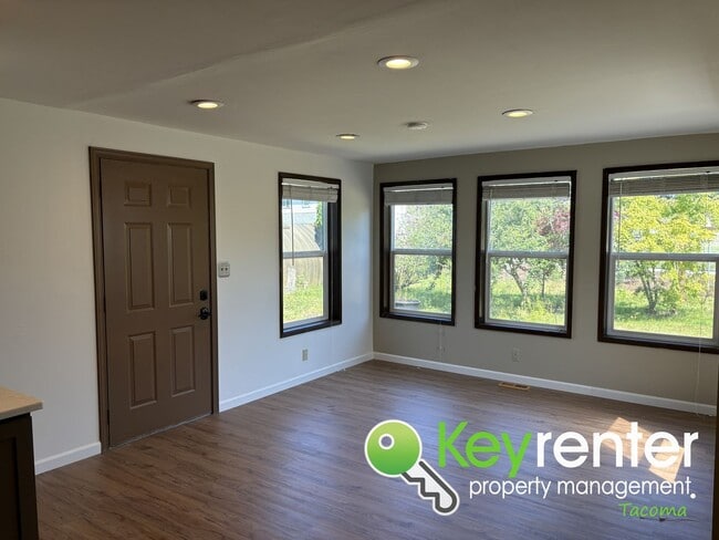 Building Photo - Gorgeous 3Bed/2Bath In the Heart of Tacoma!