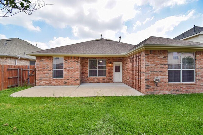 Building Photo - 17911 Serene Shore Dr
