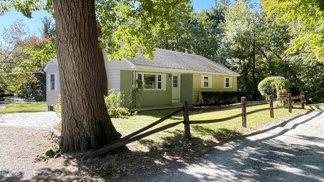 Building Photo - 3 BR House on a Lake 1.5 Baths