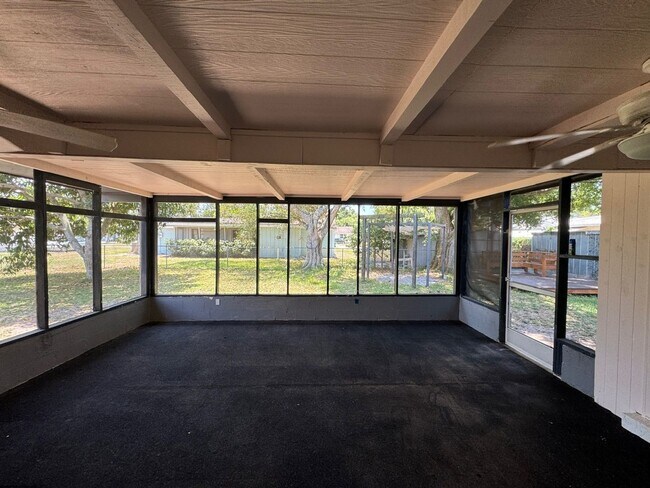 Building Photo - Spacious 2-Bed/2-Bath + Bonus Room Home fo...