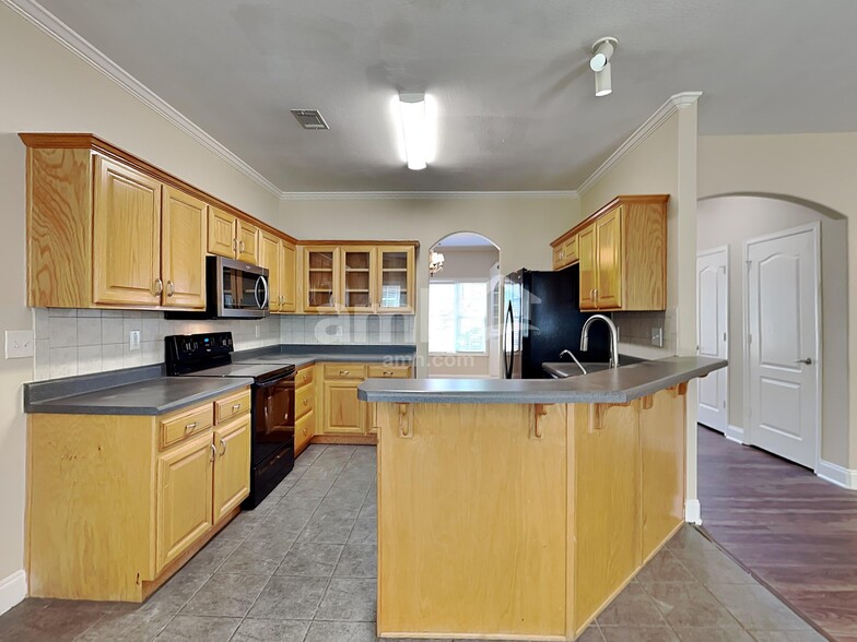 Building Photo - 712 Gatwick Ct