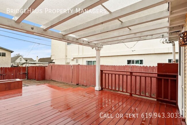 Building Photo - 4441 McClintock St