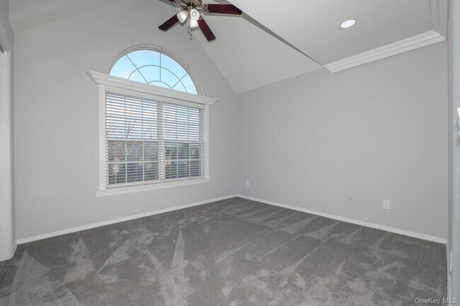 Building Photo - 82 Village Green Dr