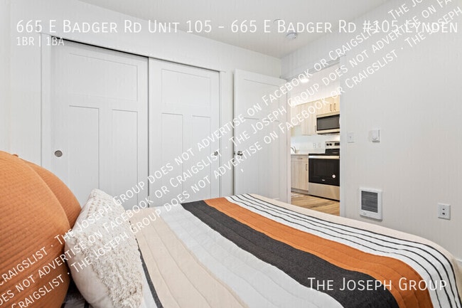 Building Photo - 665 E Badger Rd