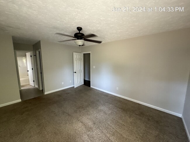 Building Photo - 5032 Shimmer Dr