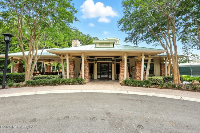 Building Photo - 2061 Crown Dr
