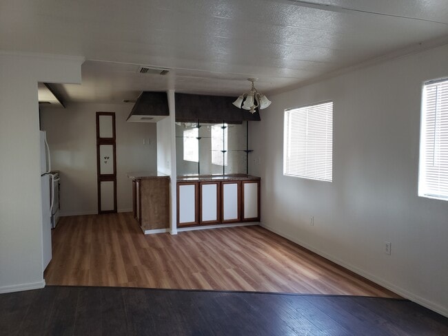 Building Photo - 2480 Carver Ave