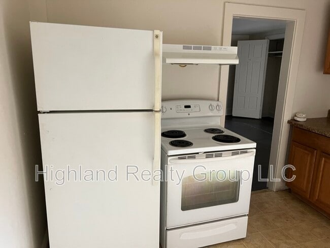 Building Photo - 357 Locust St