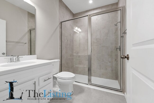 Building Photo - 3685 Kings Canyon Dr