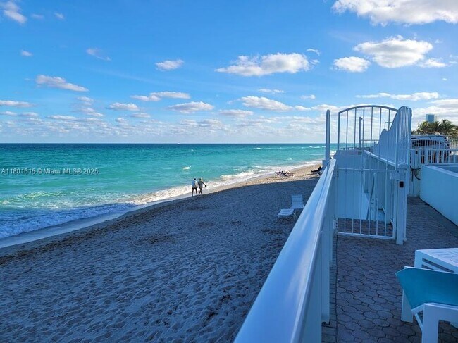 Building Photo - 3140 S Ocean Dr