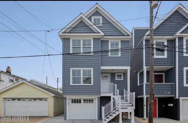 Primary Photo - 215 Bay Terrace