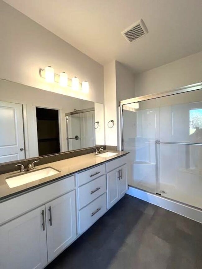 Building Photo - 3 Bedroom 2 Bath Silverton OR