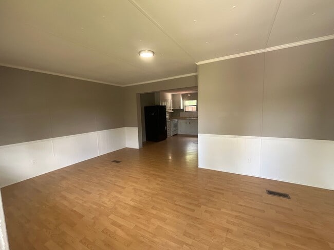 Building Photo - 2 Bed 1.5 Bath Duplex