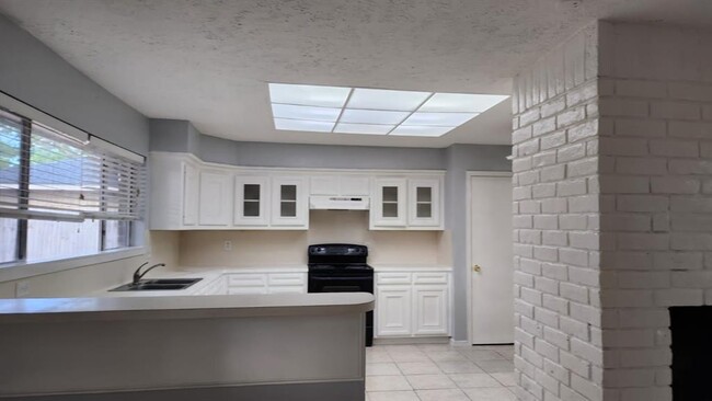 Building Photo - 22306 Woodrose Dr
