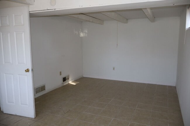 Building Photo - 506 Columbia Dr