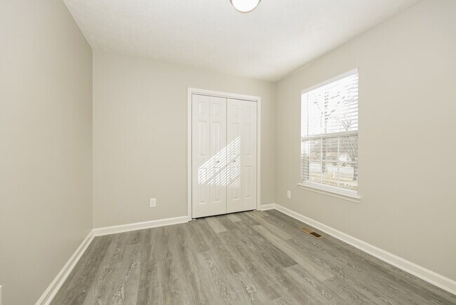 Building Photo - 186 Elm St