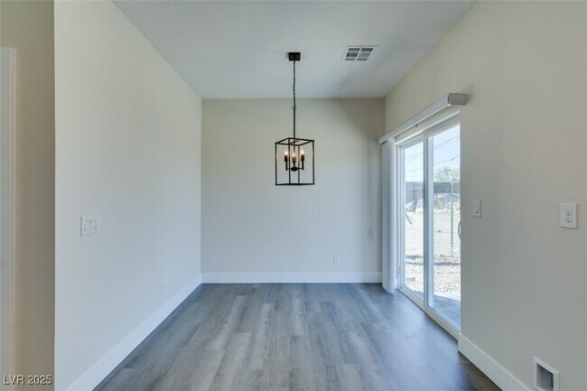 Building Photo - 1912 Carver Ave