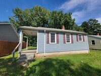 Building Photo - 2 Bedroom 1 Bathroom House!