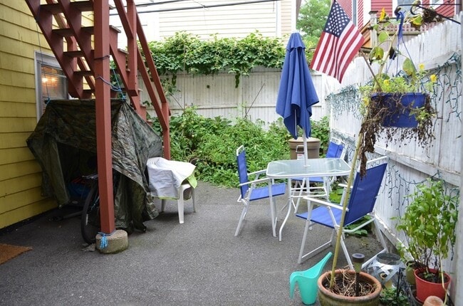 Building Photo - 38 Mystic St