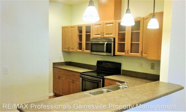 Building Photo - 3 br, 2.5 bath House - 162 SW 145th Drive #10