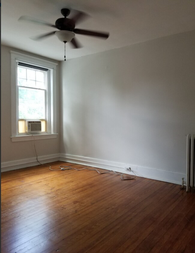 Building Photo - 2711 Hanover Ave