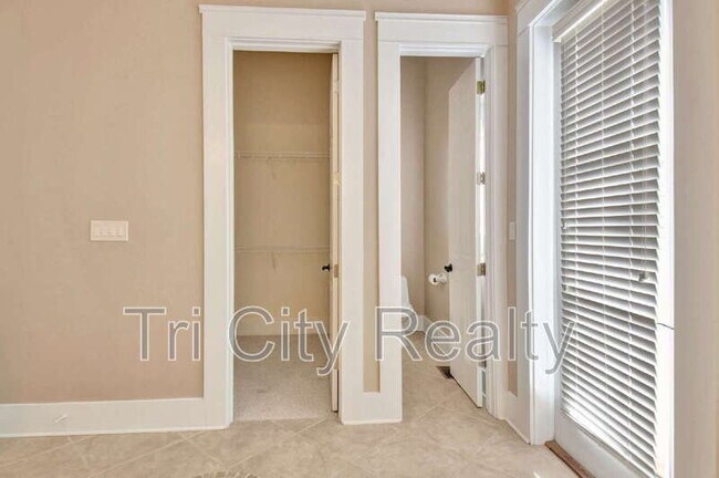 Building Photo - 250 Moss Creek Walk