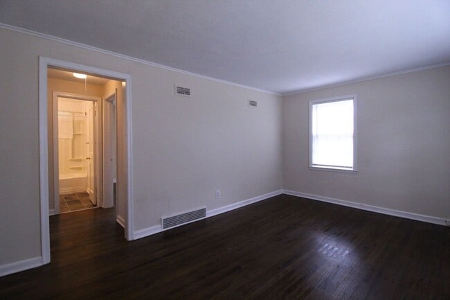 Building Photo - Updated 1 Bedroom 1 Bath Duplex in Olathe ...