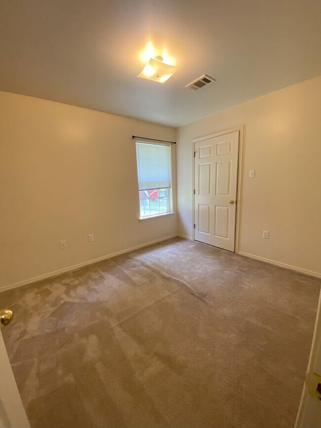 Building Photo - 108 Poplar St