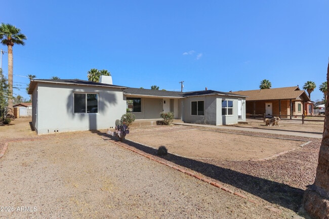 Building Photo - 919 N Gilbert Ave