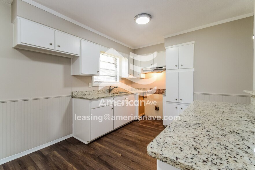 Building Photo - 5044 Gardiner Dr