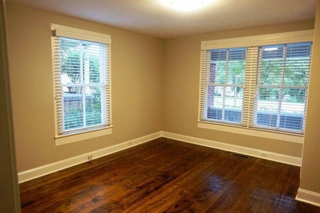 Bedroom #1 - 208 S Summit Ave