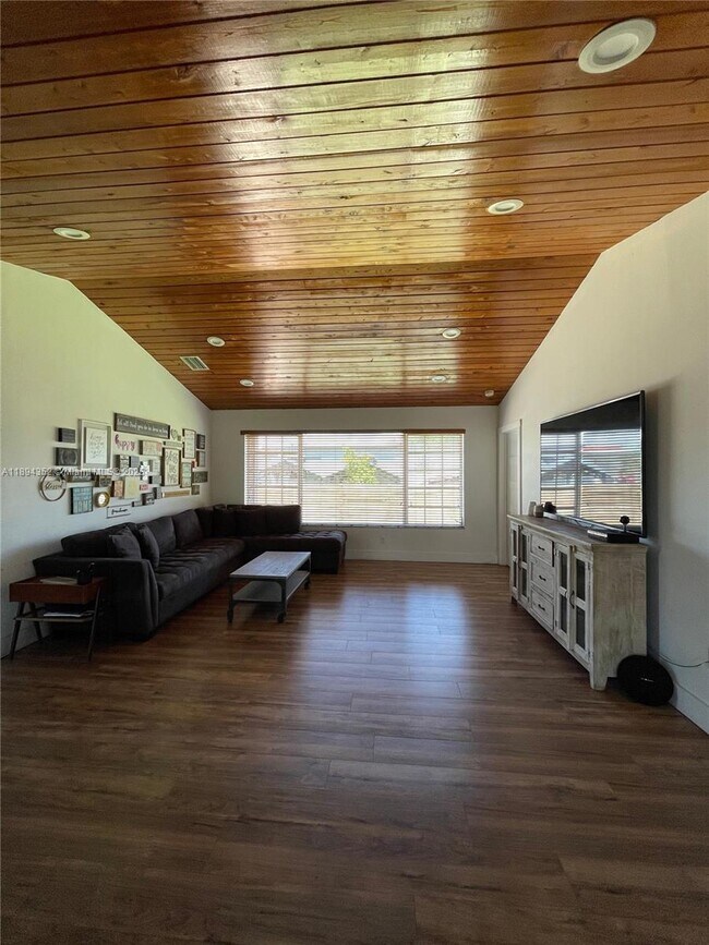 Building Photo - 8301 SW 27th Terrace