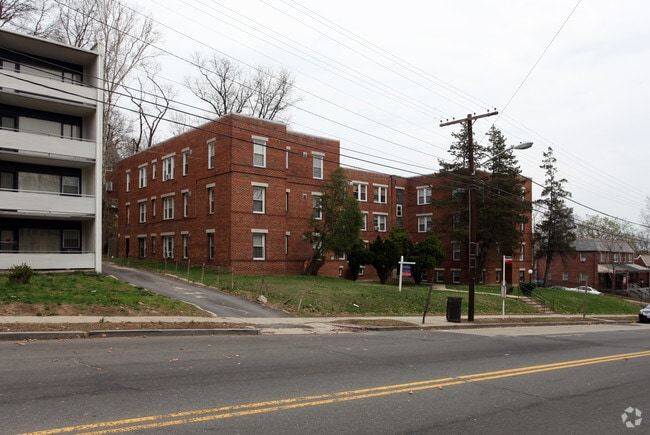 Primary Photo - 3984 Pennsylvania Ave SE