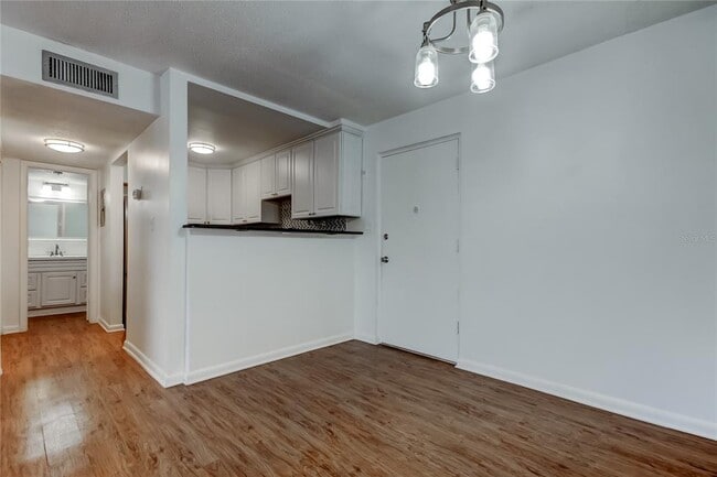 Building Photo - 2302 S Manhattan Ave