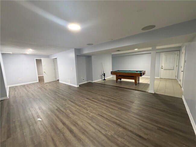 Building Photo - 3336 Camelot Dr NE