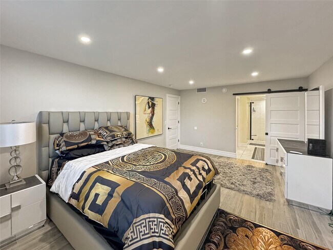 Building Photo - 2000 S Ocean Blvd