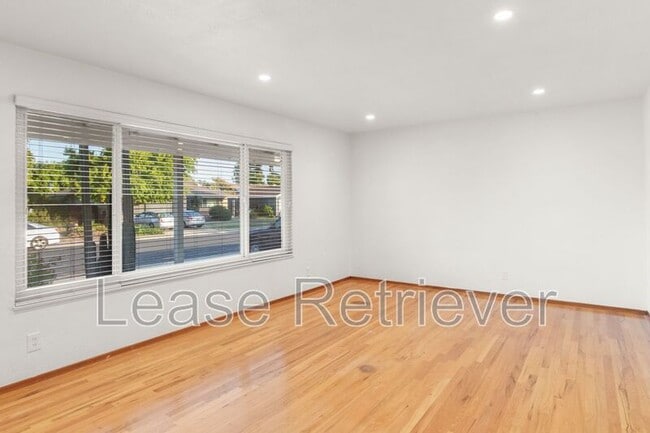 Building Photo - 1265 Slayton Dr