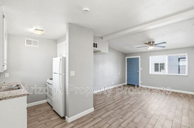 Building Photo - 805 E Turney Ave