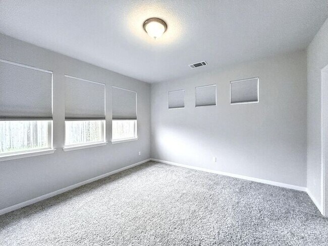 Building Photo - 3-Bedroom Home in a Quiet Neighborhood wit...