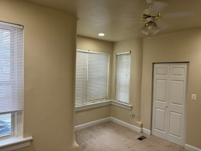 Building Photo - 760 Harvard St NW