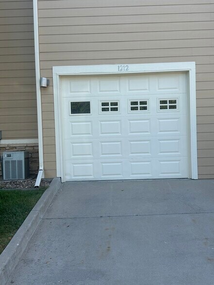 1 car garage with remote - 6607 W 3rd St