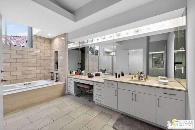 Building Photo - 196 Kavenish Dr