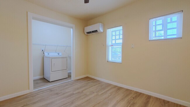 Building Photo - Newly Remodeled 3 Bedroom 2 Bath Home!