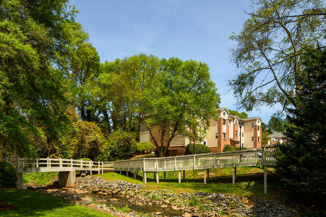 Building Photo - Salem Village