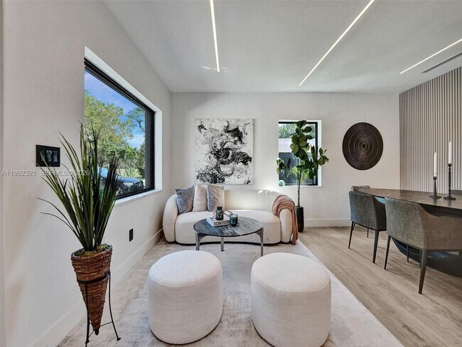 Building Photo - 2066 NE 174th St