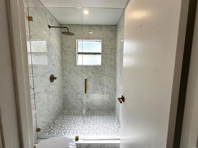 Building Photo - 542 Via De La Valle