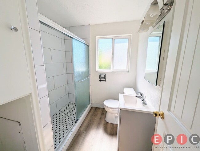 Building Photo - 2712