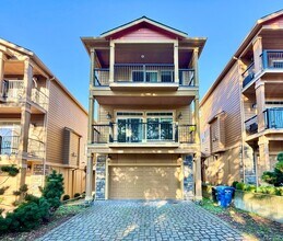 Building Photo - Modern New Construction 4b3b Townhome